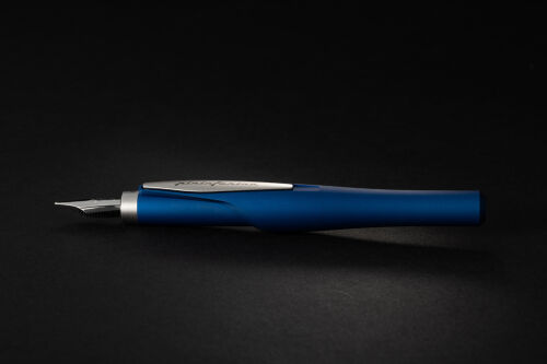 Перьевая ручка PININFARINA PF NOVANTA BLUE 4 Перьевая ручка PININFARINA PF NOVANTA BLUE 4