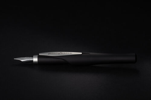Перьевая ручка PININFARINA PF NOVANTA BLACK 4 Перьевая ручка PININFARINA PF NOVANTA BLACK 4