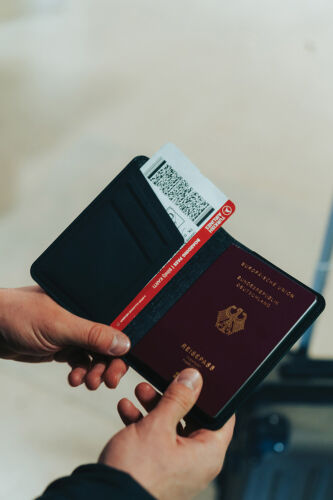 Обложка для паспорта Travelfinder с технологией Find My 4