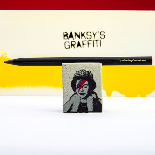 Набор Pininfarina Banksy Lizzy Stardust: карандаш SMART с бетонн 2 Набор Pininfarina Banksy Lizzy Stardust: карандаш SMART с бетонн 2