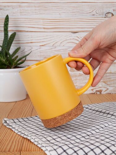 Кружка с пробковой подставкой Corky, желтая 6