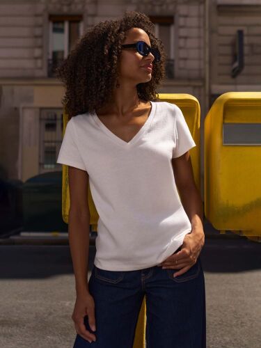 Футболка женская Regent Women с V-образным вырезом, молочно-бела 5