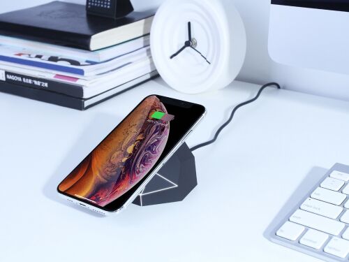 Док-станция с быстрой беспроводной зарядкой «Geo Dock» 3 Док-станция с быстрой беспроводной зарядкой «Geo Dock» 3
